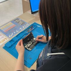 シンプルワークで高収入・iPhone修理店運営スタッフ（店長 / 正社員 / リーフウォーク稲沢）の画像