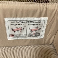 折りたたみ式ベビーベッドの画像
