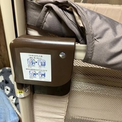 折りたたみ式ベビーベッドの画像