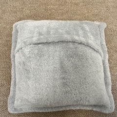 【取引中】ニトリ　Nウォーム　着る毛布　クッションの画像