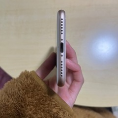 【値下げ】iPhone8 ゴールド　64GBの画像