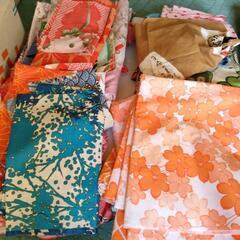 端布と毛糸とゴムの画像