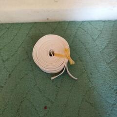 端布と毛糸とゴムの画像