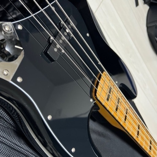 Squier by Fender エレキベース　+ gatorのケース