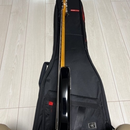 Squier by Fender エレキベース　+ gatorのケース