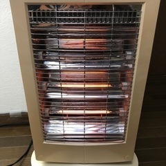 【ハロゲンヒーター（電気ストーブ　900W  首振り機能付】の画像