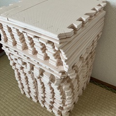 ジョイントマット ５２枚　パズルマット　アイボリーの画像