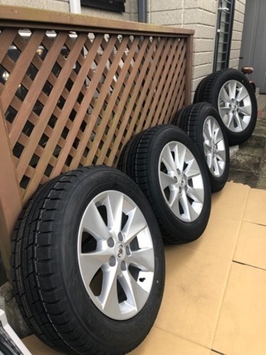 新品未使用トーヨースタッドレスタイヤ&トヨタ純正ホイル４本セット