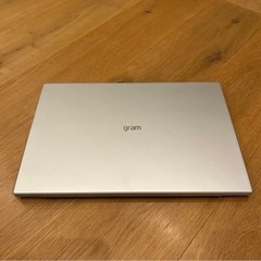 LG gram 16インチ　Corei7 メモリ16GB SSD512GBの画像