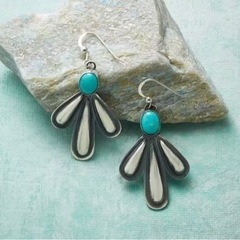 新品(未使用) 金属のイヤリング