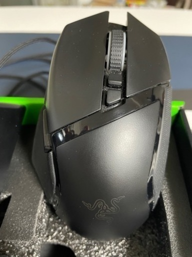 Razer Basilisk Ultimate充電ドック付き 美品です!!! 今月末まで値下げ 専用の充電ドックが付属したRazerのゲーミングマウス「Basilisk 
