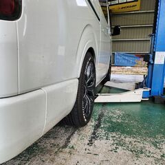 ハイエース　18インチ　６穴ホイールの画像