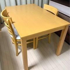 処分するかもお早めに！ダイニングテーブル　木目調