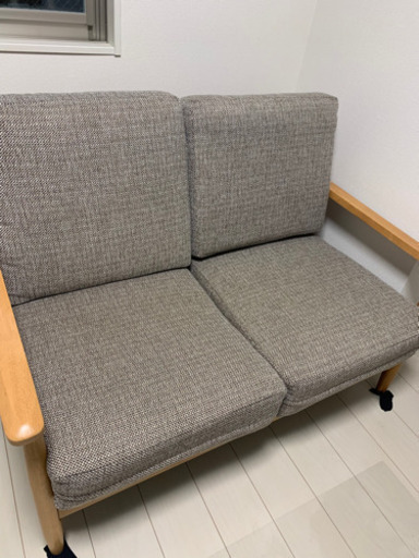 ニトリ　ソファー　2人用　木製フレーム　マイス