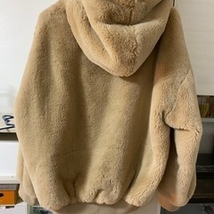 ベージュ　アウターの画像