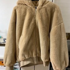 ベージュ　アウターの画像