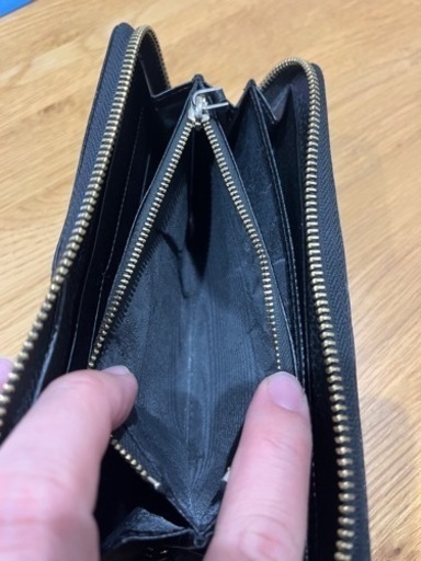プラダ　長財布