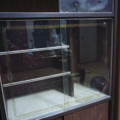 昭和レトロ　食器棚　お譲りします。積み込み比較的容易です。の画像