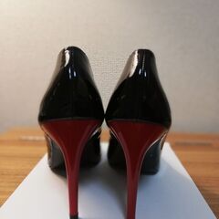 【美品】7・12・30　形が綺麗なハイヒールの画像