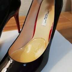 【美品】7・12・30　形が綺麗なハイヒールの画像