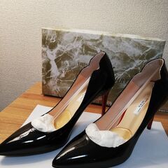 【美品】7・12・30　形が綺麗なハイヒールの画像