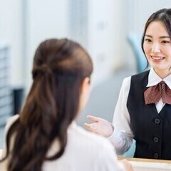 【週払い可】≪一から始められる金融受付事務≫8：30～17：00...