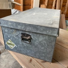 トタン衣装箱　古道具の画像