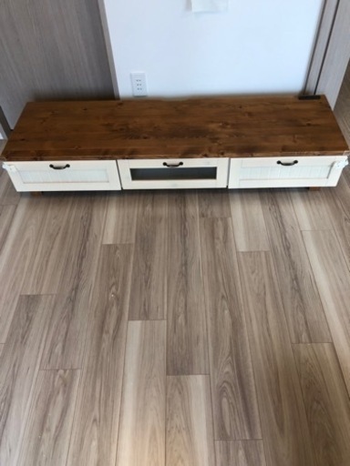 テレビ台　150×45センチ　高さ26センチ