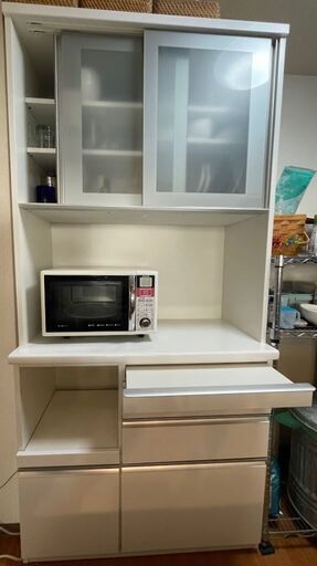 食器棚　白色　コンセント穴３つ　高さ206cm、幅97.5cm、奥行き48.5cm キッチンボード 【2/25～3/2 引き取り希望】