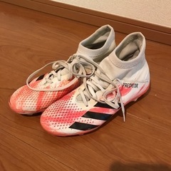 サッカースパイク　プレデター　24センチ
