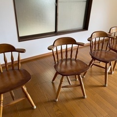 テーブル　イスのセットの画像