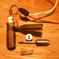 ダイニチ　灯油ファンヒータ　エラーE02などでお困りの方　気化器　点火プラグ・フレームロッド　点検の画像