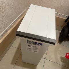 ゴミ箱の画像