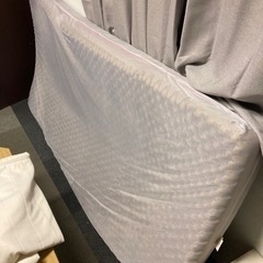 二台のシングルベッドとマットレスのセットの画像