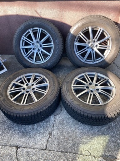 スタッドレスタイヤ　225/65R17