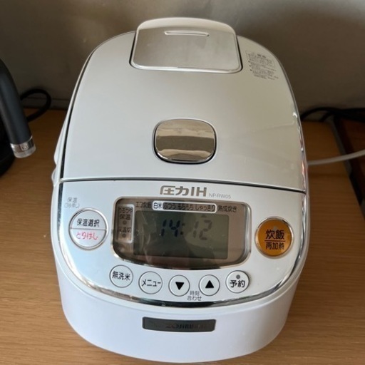 象印　炊飯器　ZOJIRUSHI NP-RW05