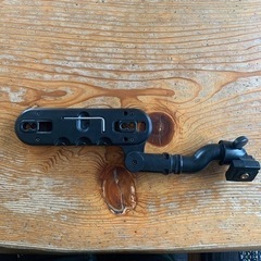 リアモニタースタンド
