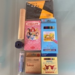 色鉛筆　鉛筆削り　薄型ホルダー消しゴム　スケッチブック