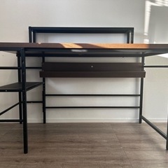 LOWYA フリーラック&タップ収納付 一体型デスクの画像