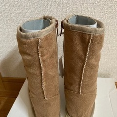 ムートンブーツの画像