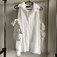 シャツ👗肩出しYシャツリボン付