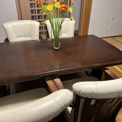 ダイニングテーブル差し上げます。