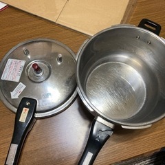 〜新規メッセージ受付け終了！引き渡し決定！〜圧力鍋(説明書あり)の画像