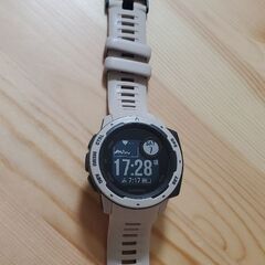 Garmin　Instinct (いわゆる初代？)　カーキ