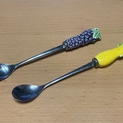 葡萄と洋梨の形をしたデザインの可愛いフルーツ型ロングスプーン  傷あり