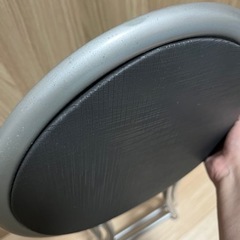 折りたたみ椅子の画像