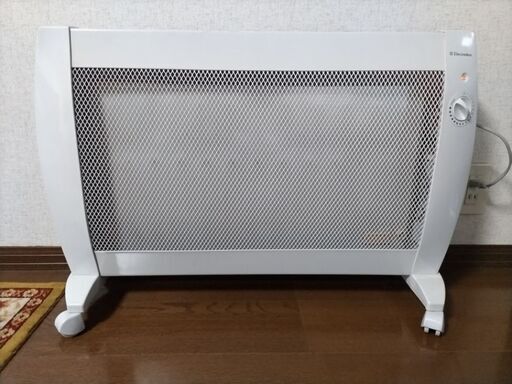【再値下げしました！】エレクトロラックス　遠赤外線パネルヒーター　EPH203