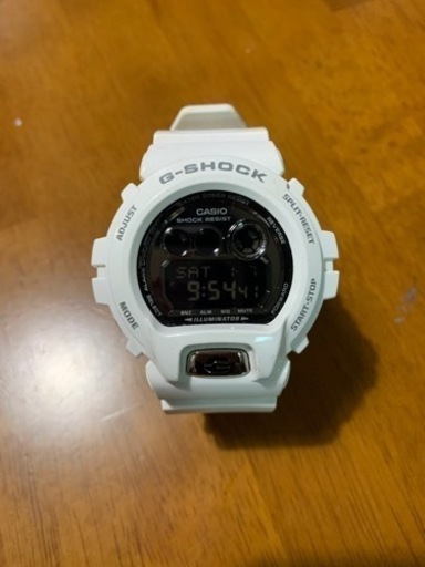 腕時計　G-SHOCK 白
