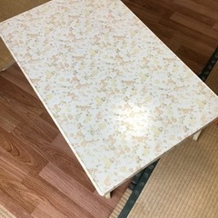 昭和レトロな折りたたみデーブル
