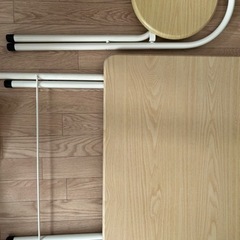 折りたたみ机、いすの画像